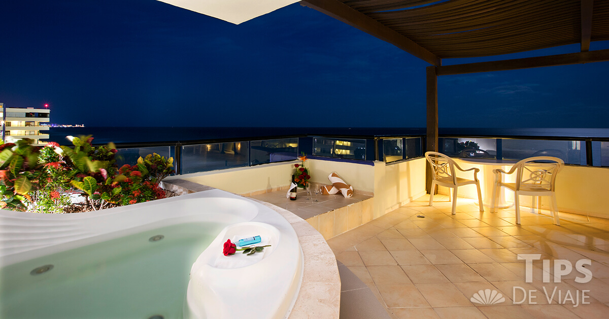 Las confortantes habitaciones de Crown Paradise Club Cancún.